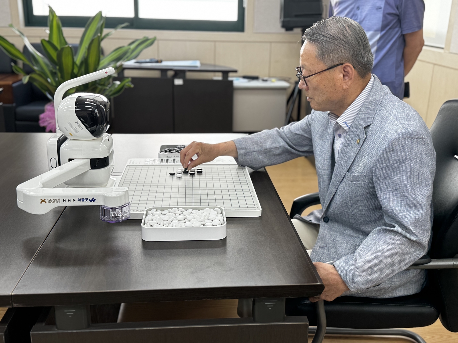 NHN, 진천군에 AI 돌봄로봇 ‘바둑이’ 기증…지자체 노인돌봄 디지털화 지원